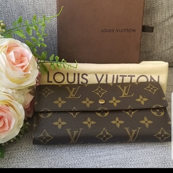 Louis Vuitton Handbags - Authentic Sarah wallet